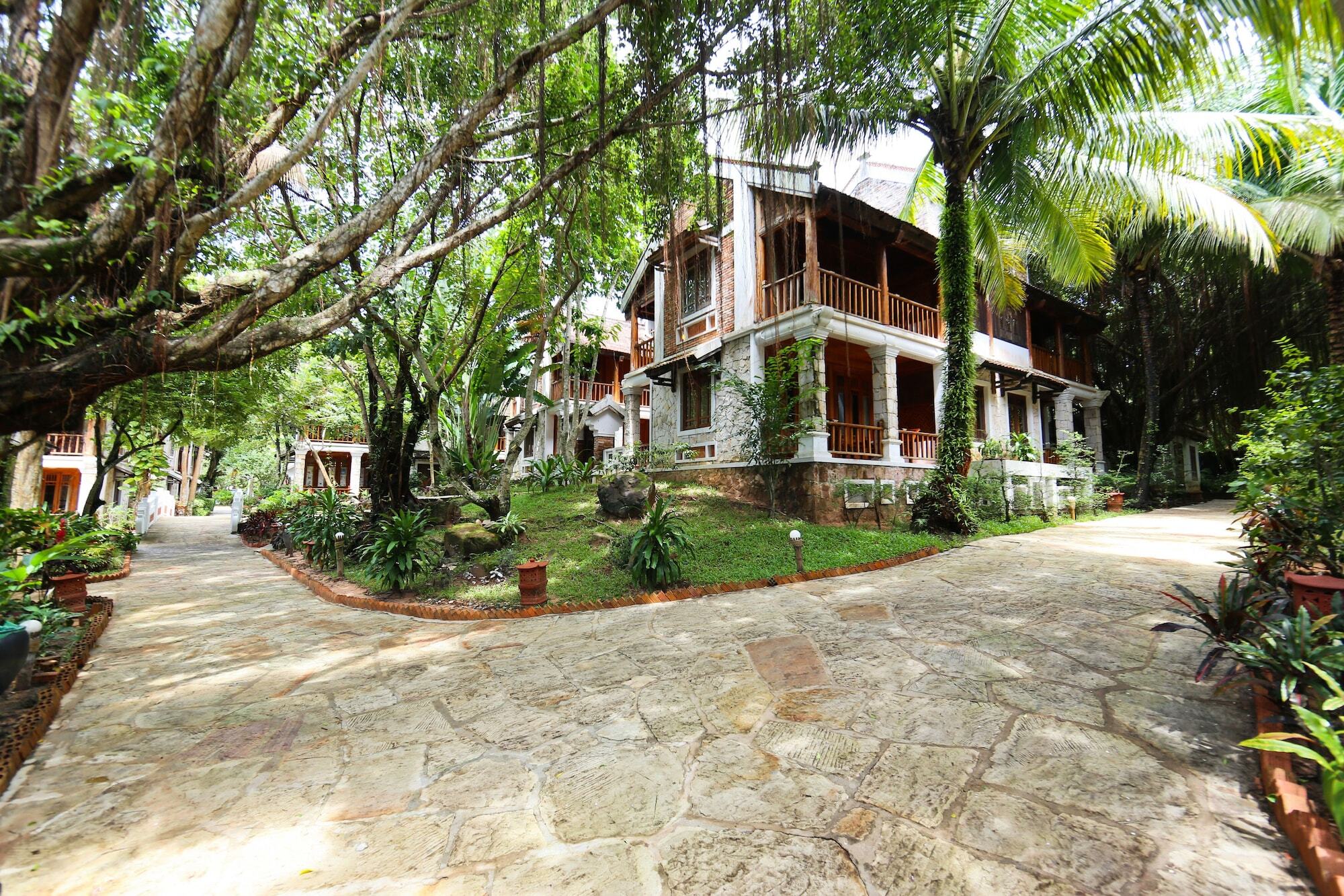 Ancient Village Phu Quoc Resort Экстерьер фото